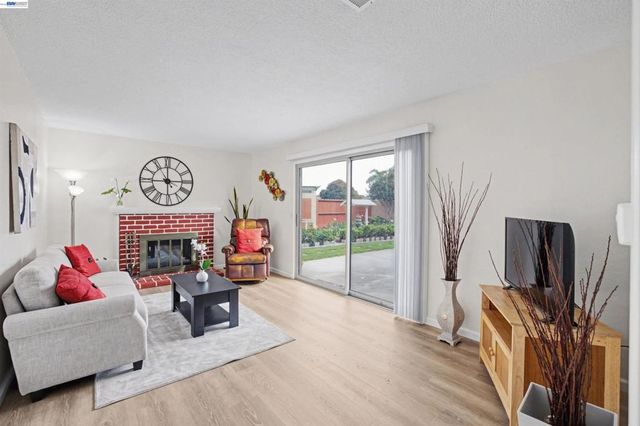 6364 Honeysuckle Dr, Newark, CA 94560