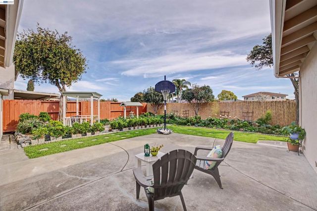 6364 Honeysuckle Dr, Newark, CA 94560