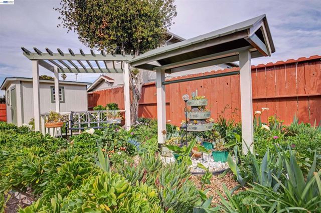 6364 Honeysuckle Dr, Newark, CA 94560