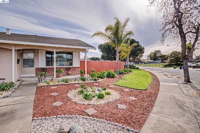 6364 Honeysuckle Dr, Newark, CA 94560