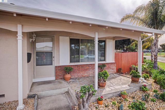 6364 Honeysuckle Dr, Newark, CA 94560