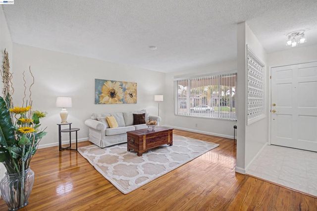 6364 Honeysuckle Dr, Newark, CA 94560