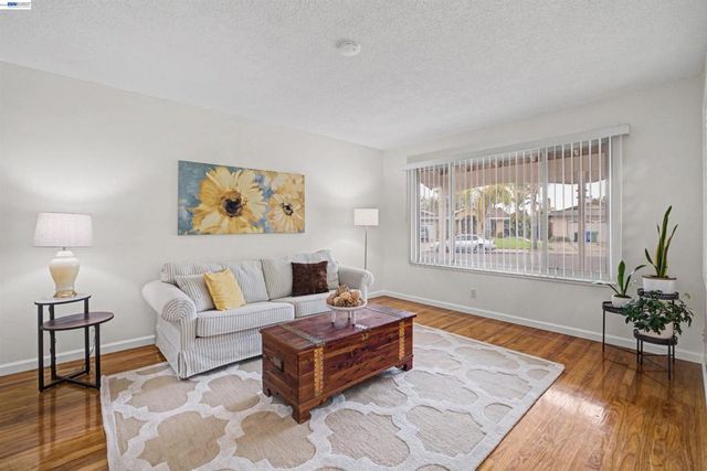 6364 Honeysuckle Dr, Newark, CA 94560