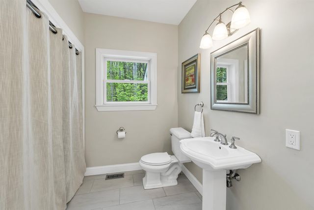 11 Summerwood Dr # B, Hampton, NH 03842