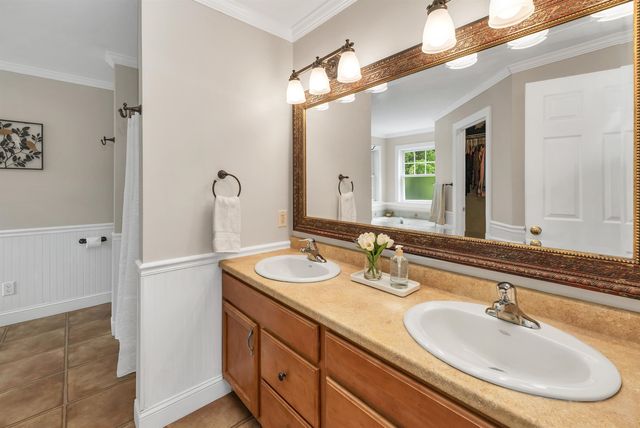 11 Summerwood Dr # B, Hampton, NH 03842
