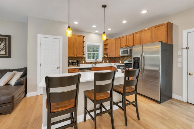 11 Summerwood Dr # B, Hampton, NH 03842