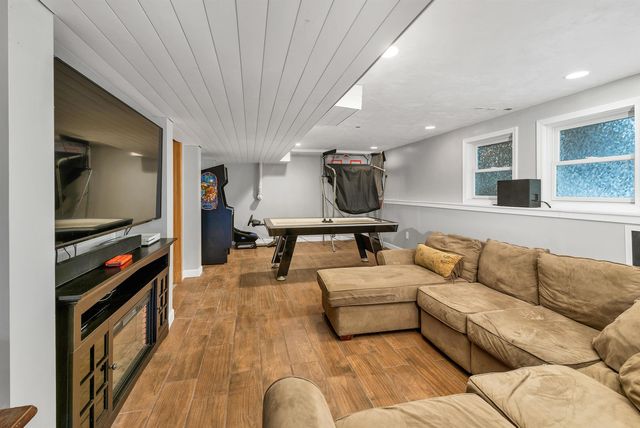 11 Summerwood Dr # B, Hampton, NH 03842