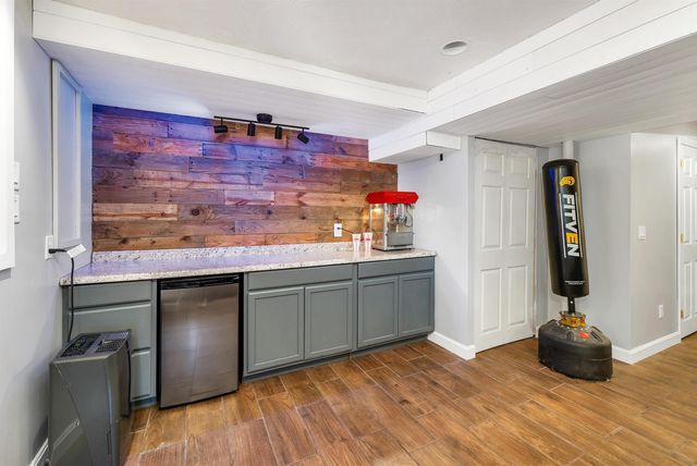11 Summerwood Dr # B, Hampton, NH 03842