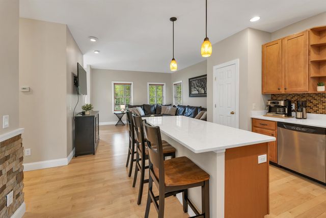 11 Summerwood Dr # B, Hampton, NH 03842