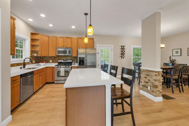 11 Summerwood Dr # B, Hampton, NH 03842