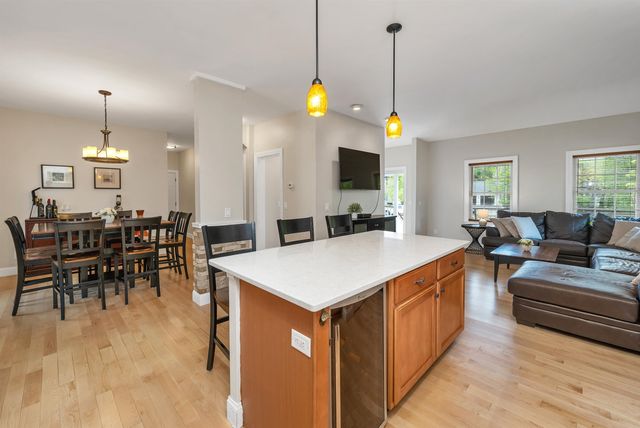 11 Summerwood Dr # B, Hampton, NH 03842