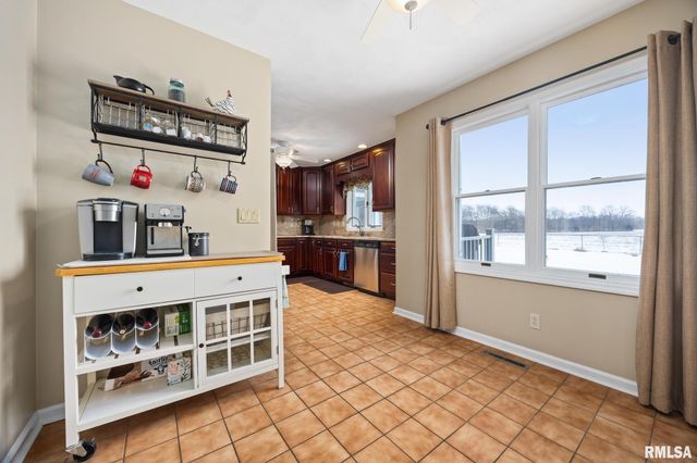 10 CHERRY Lane, Morton, IL 61550