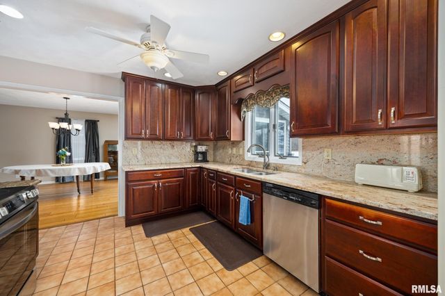 10 CHERRY Lane, Morton, IL 61550