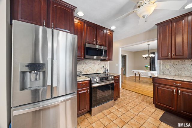 10 CHERRY Lane, Morton, IL 61550