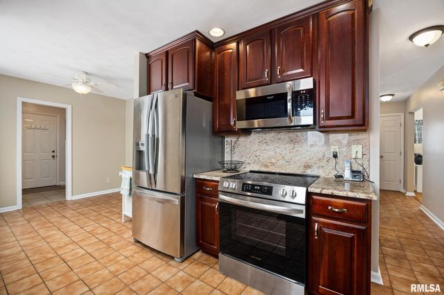 10 CHERRY Lane, Morton, IL 61550