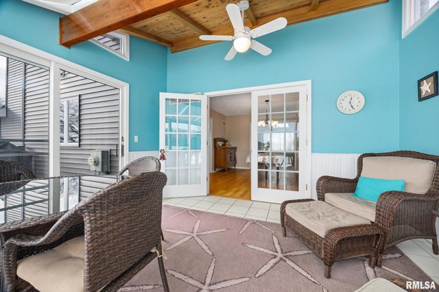 10 CHERRY Lane, Morton, IL 61550