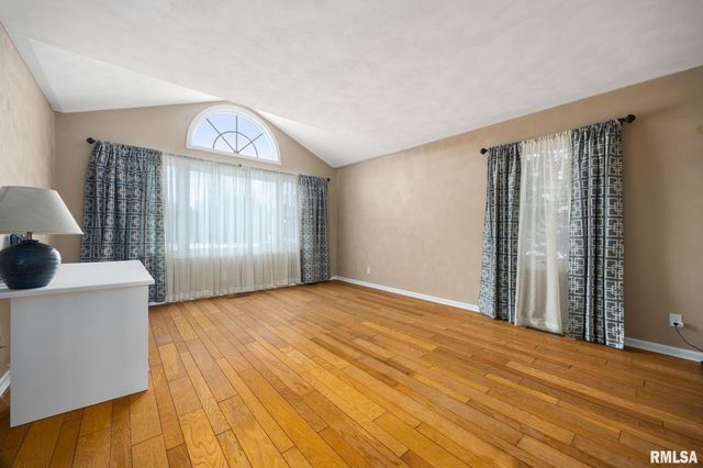 10 CHERRY Lane, Morton, IL 61550