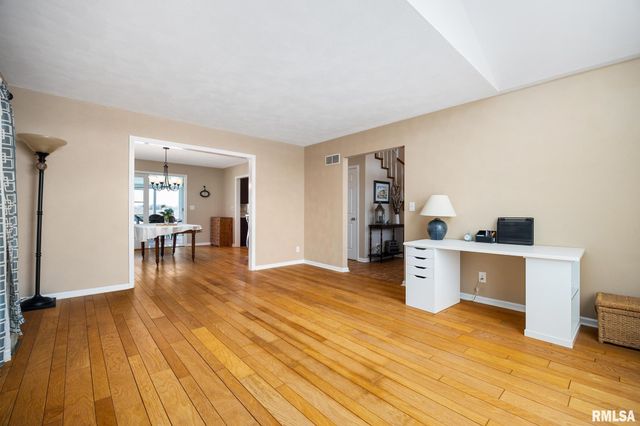 10 CHERRY Lane, Morton, IL 61550