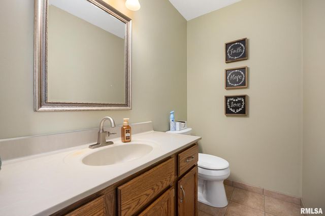 10 CHERRY Lane, Morton, IL 61550