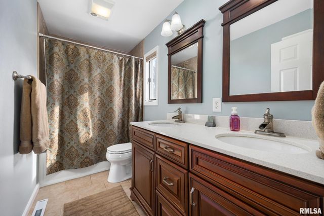 10 CHERRY Lane, Morton, IL 61550