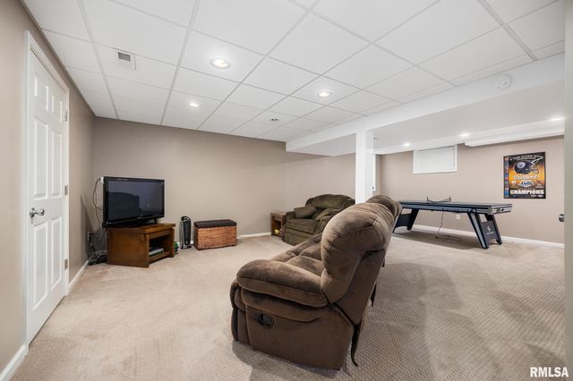 10 CHERRY Lane, Morton, IL 61550