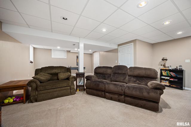 10 CHERRY Lane, Morton, IL 61550