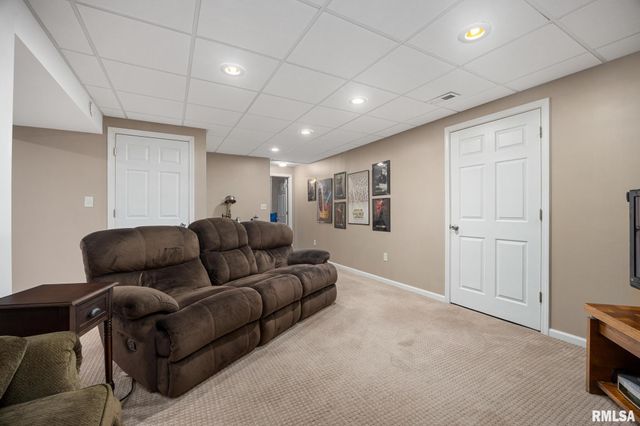 10 CHERRY Lane, Morton, IL 61550