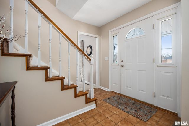 10 CHERRY Lane, Morton, IL 61550