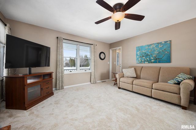 10 CHERRY Lane, Morton, IL 61550