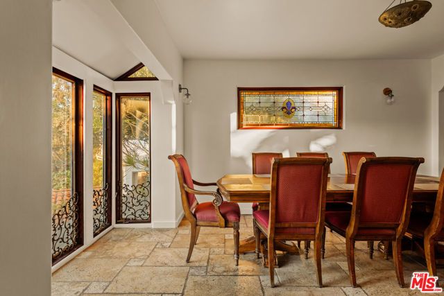 2002 N Las Palmas Avenue, Los Angeles, CA 90068