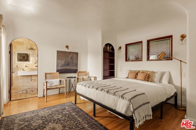 2002 N Las Palmas Avenue, Los Angeles, CA 90068