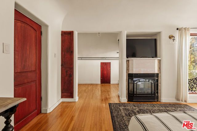 2002 N Las Palmas Avenue, Los Angeles, CA 90068