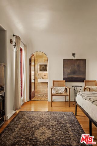 2002 N Las Palmas Avenue, Los Angeles, CA 90068