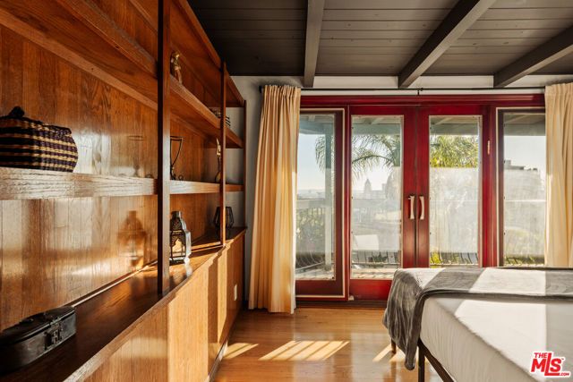 2002 N Las Palmas Avenue, Los Angeles, CA 90068