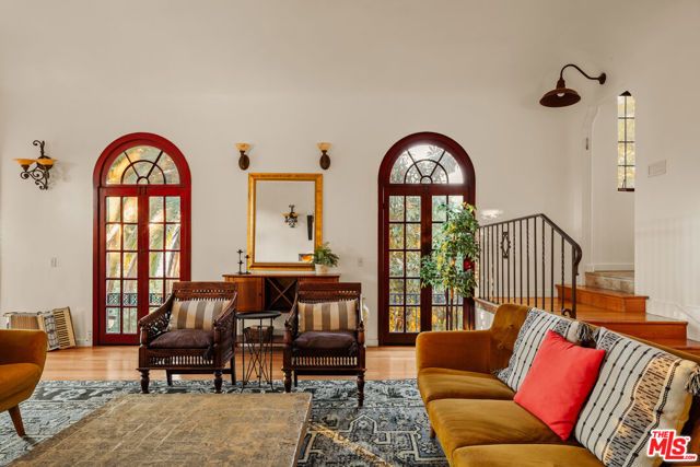 2002 N Las Palmas Avenue, Los Angeles, CA 90068