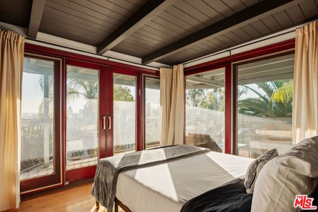 2002 N Las Palmas Avenue, Los Angeles, CA 90068