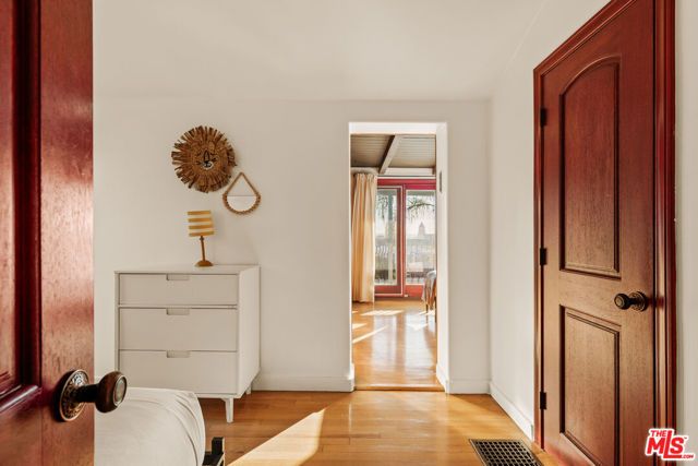 2002 N Las Palmas Avenue, Los Angeles, CA 90068