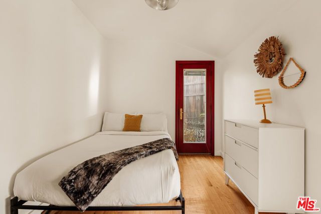 2002 N Las Palmas Avenue, Los Angeles, CA 90068