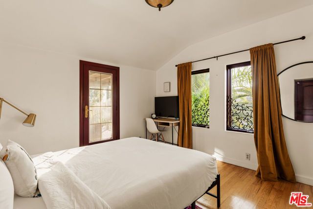 2002 N Las Palmas Avenue, Los Angeles, CA 90068