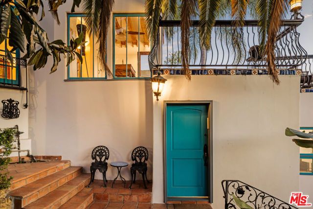 2002 N Las Palmas Avenue, Los Angeles, CA 90068