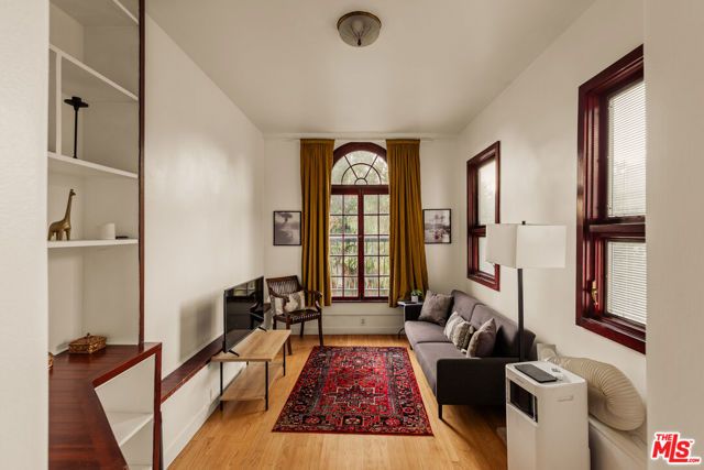 2002 N Las Palmas Avenue, Los Angeles, CA 90068