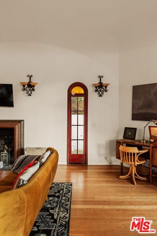 2002 N Las Palmas Avenue, Los Angeles, CA 90068