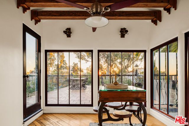 2002 N Las Palmas Avenue, Los Angeles, CA 90068