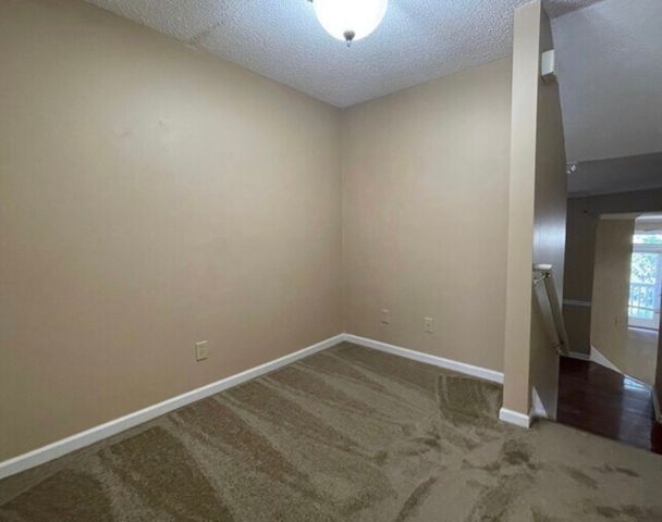 2011 Stokes Ln, Nashville, TN 37215