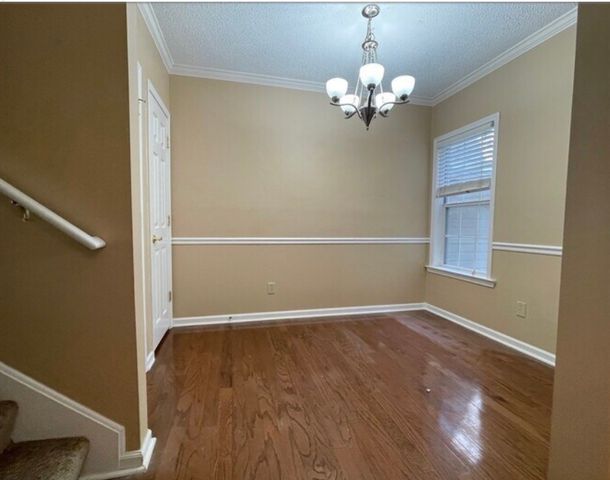 2011 Stokes Ln, Nashville, TN 37215