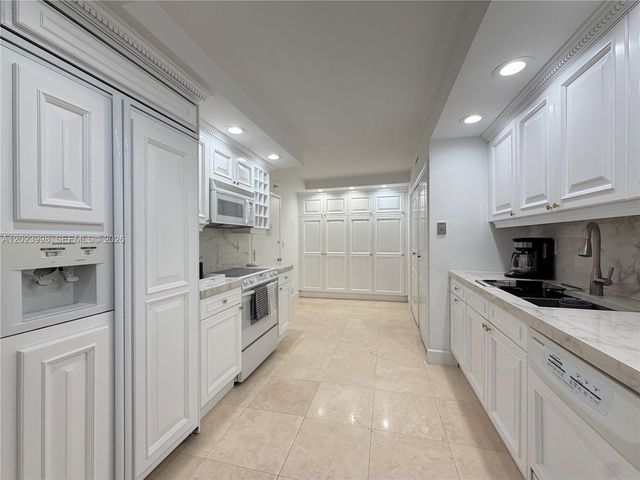 1111 Crandon Blvd B1105, Key Biscayne, FL 33149