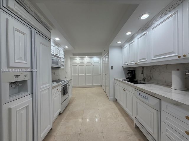 1111 Crandon Blvd B1105, Key Biscayne, FL 33149