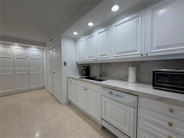 1111 Crandon Blvd B1105, Key Biscayne, FL 33149