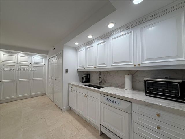 1111 Crandon Blvd B1105, Key Biscayne, FL 33149