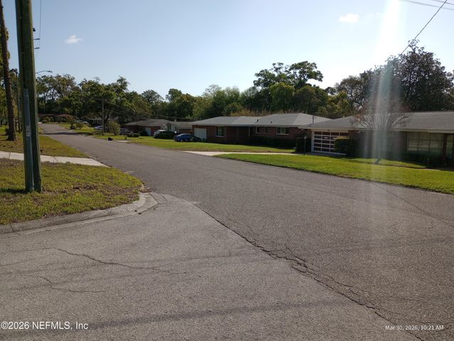 7834 WOODLEIGH Drive S, Jacksonville, FL 32211